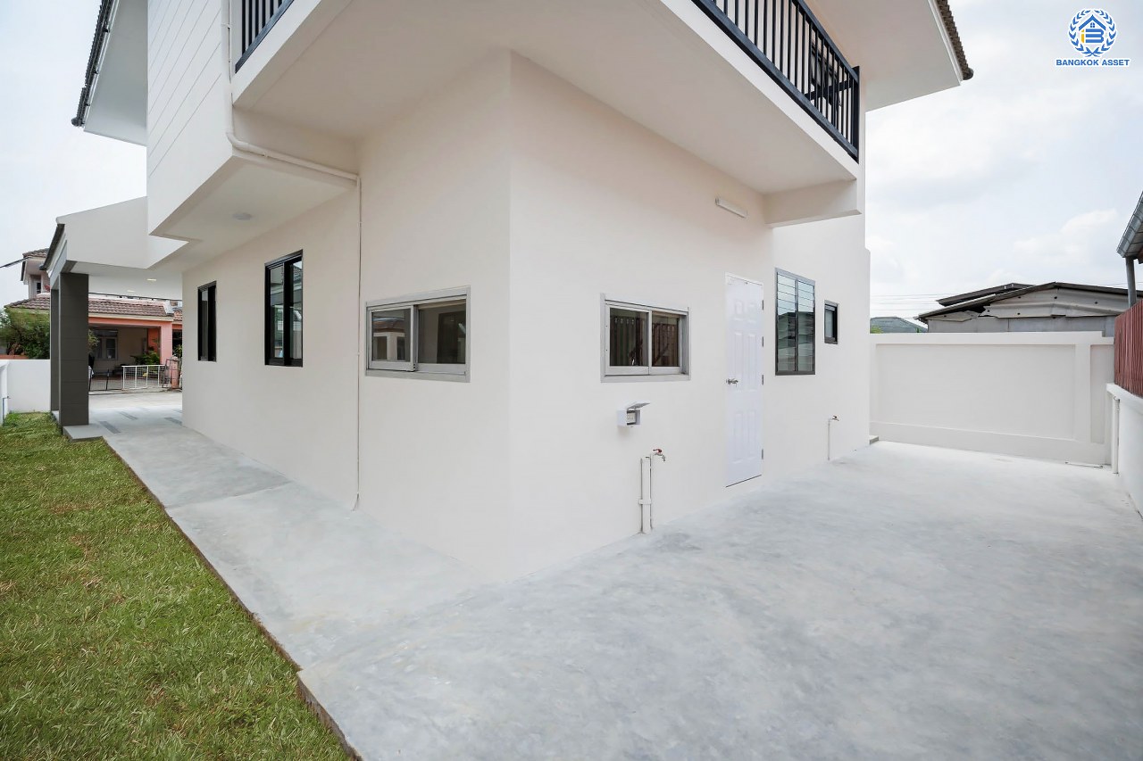 บ้านมือสองตกแต่งใหม่ โครงการ มณธานี บางแค หลังมุม ดีไซน์หรูหรา เนื้อที่ 66.6 ตร.ว. ฟังก์ชัน 3 ห้องนอน 3 ห้องน้ำ จอดรถได้ 2 คัน บนทำเลเดินทางสะดวก เชื่อมต่อหลายเส้นทาง ใกล้เดอะมอลล์บางแค ทางด่วน "กาญจนาภิเษก" และรถไฟฟ้า "สถานีหลักสอง"